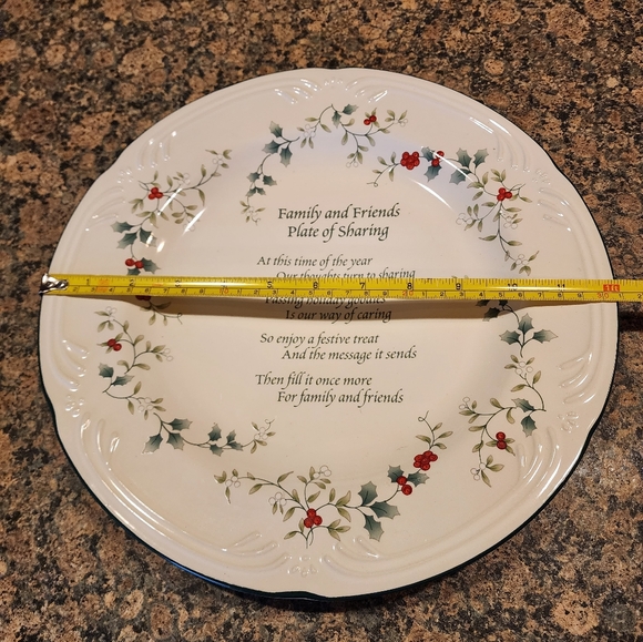 Pfaltzgraff Friends And Family Sharing Plate, Winterberry - Picture 2 of 6